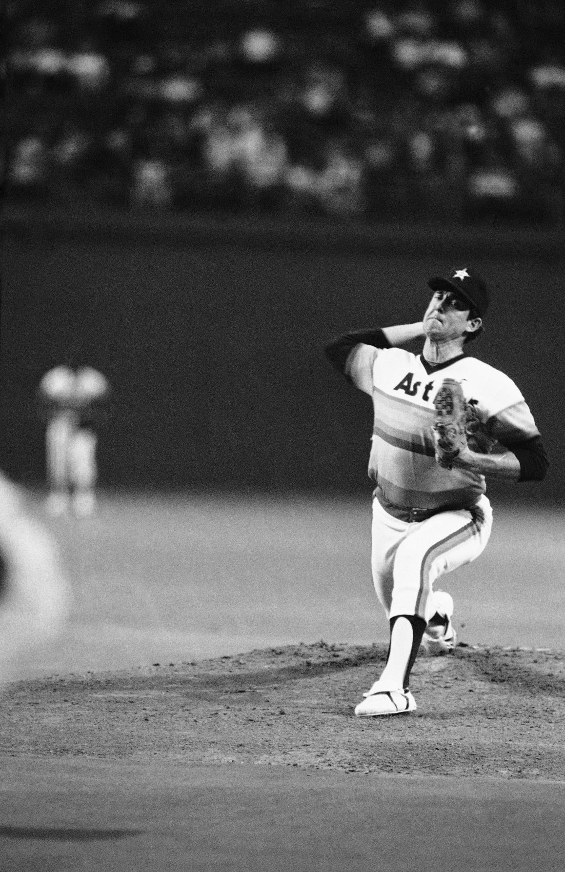 1985: Nolan Ryan becomes first MLB pitcher to record 4,000 strikeouts